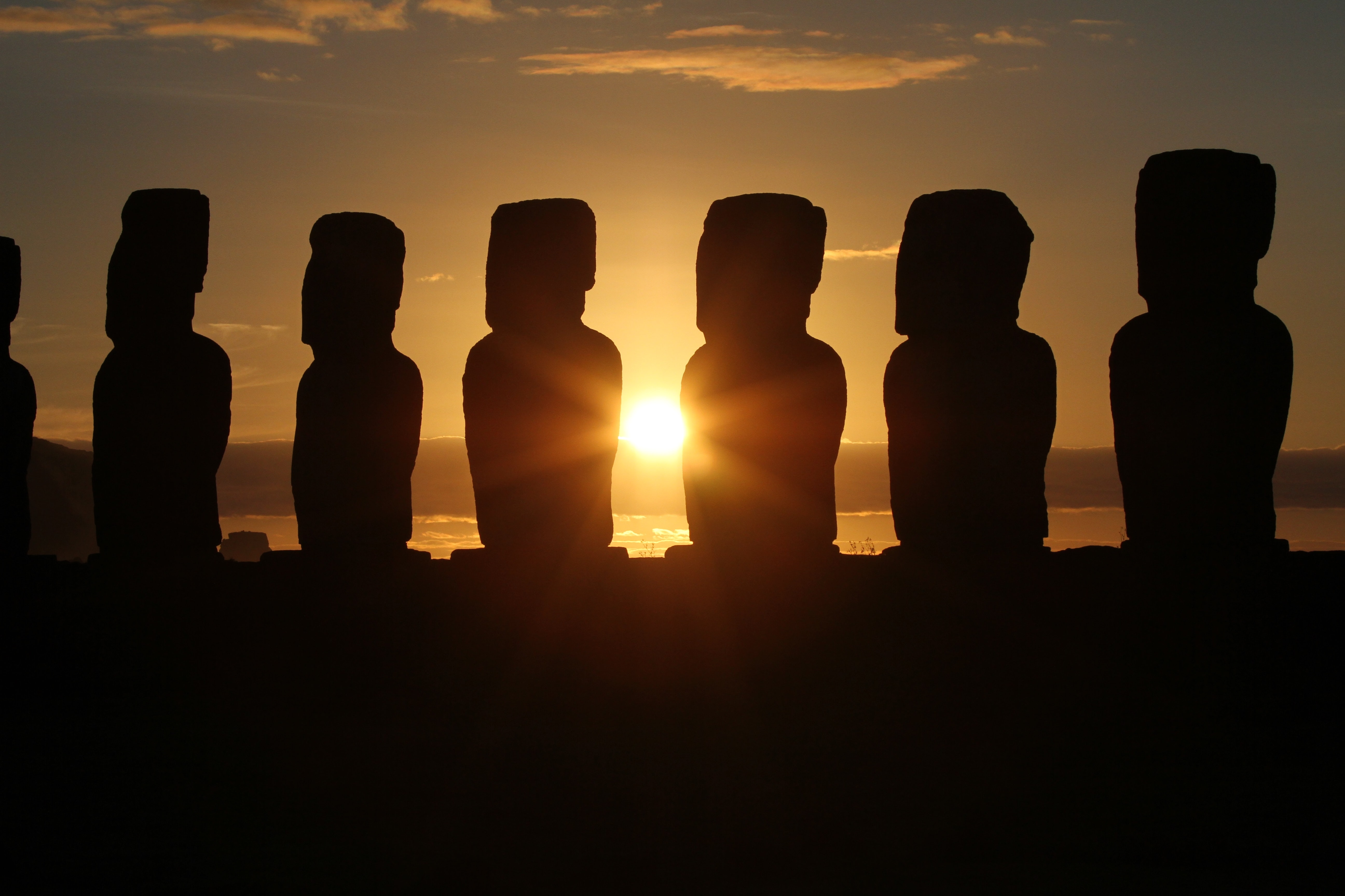 Paisaje estatuas moai isla de pascua